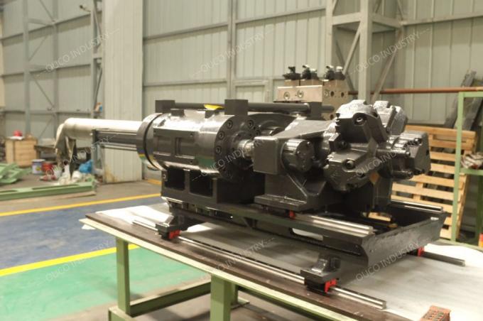 ネジ式注入の成形機